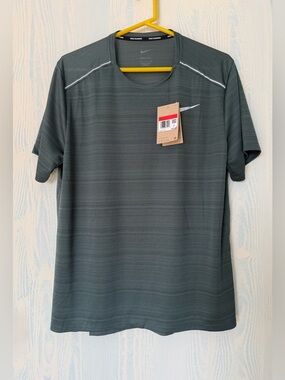 Nike Men's Heathered Charcoal Short Sleeve Performance Tee